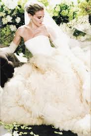 Explore the site, discover the latest collections for clothes, accessories, shoes and eyewear. Hochzeitskleider Von Vera Wang 11 Legendare Auftritte Von Mariah Carey Bis Victoria Beckham Vogue Germany