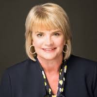 Lesley Tipton's Instagram, Twitter & Facebook