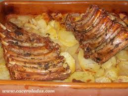 El adobo que haya quedado en la. Costillas Al Horno Con Patatas Panaderas Caceroladas