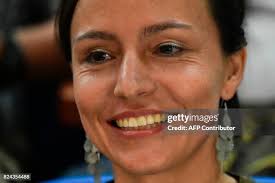 19,277 Elvira Photos & High Res Pictures