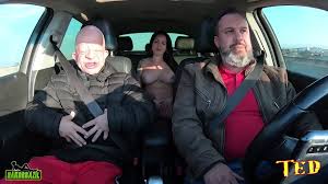 Binho Ted - Bruno Diferente Entra Na Carona E é Sacaneado Por Elisa Sanches  Que Arranca Sua Roupa E Cai De Boca - EPORNER