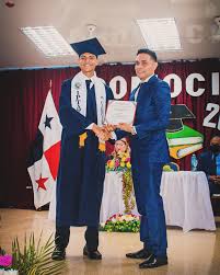 Graduandos Del Colegio I.P.T Abel Tapiero Miranda🎓📸 Felicidades ✨🎓 . . .  . . . . #chiriquiteinforma #davidchiriquí #graduation #graduacion  #sanlorenzo