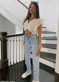 Her parents are both jewish. Madison Beer Neckt Straff Zwerchfell In Eine Weisse Bluse Wie Sie Geniesst Das Wochenende Wieder Zu Hause In Long Island Aktuelle Boulevard Nachrichten Und Fotogalerien Zu Stars Sternchen