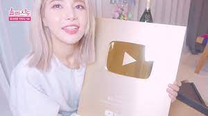 Solar read some malicious comments on her youtube channel not to long ago. Mamamoo S Solar Reveals Her Monthly Youtube Earnings Allkpop