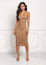 Kıyafette krem rengine yakışan renkler. Vizon Rengi Elbise Altina Ayakkabi Kadin Blogu