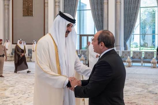 استقبل أمير دولة قطر، صاحب السمو الشيخ تميم بن حمد آل ثاني،فخامة الرئيس عبد  الفتاح السيسي والوفد المرافق له، حيث قدموا لسموه خالص التعازي في وفاة  المغفور له بإذن الله صاحب السمو