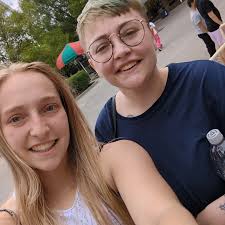 Don't turn around, kid, you know what you're doing •