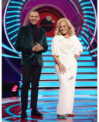 Os dois concorrentes dormiram lado a lado, na mesma cama, na primeira noite de big brother 2020. Mfvwou Gukaccm