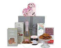 Fingermassagering für ganzheitliches wohlbefinden, gesehen bei www.engelmassage.de bzw. Wellness Prasentkorbe Geschenke Top Spa Geschenksets