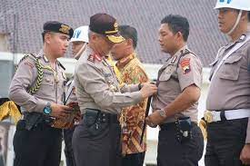 Follow Liputanbaru Ini Ucapan Menyentuh Kapolda Jateng Saat Pecat 24 Polisi Baca Selengkapnya Di Liputanbaru Com Koransindo Love Inst Beautiful Polisi