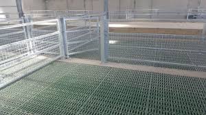 Google Image Result For Https I Pinimg Com Originals Ef 68 E0 Ef68e05ad3627a26ff39e56046aa8c0d Jpg Sheep Goat Barn Sheep House