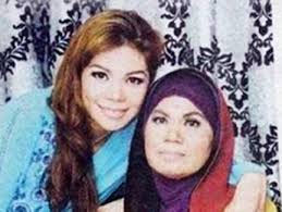 Masih tidak berkesudahan lagi kontroversi mengenai da'i farhan dan isteri barunya. Isteri Dai Farhan Dr Palsu Archives Tehpanas