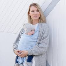 wie du stylisch mit baby durch den alltag kommst tragetuch baby baby outfit