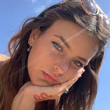 Kaitlyn Florence's Instagram, Twitter & Facebook