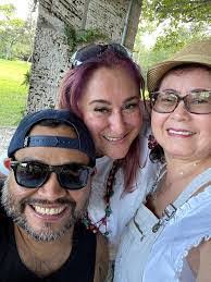 Fran Roach's Instagram, Twitter & Facebook