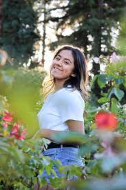 Rose Garden Photo Session Portrait Photography Poses Outdoor Portrait Photography Photoshoot Poses