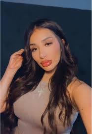 Stephanie Pucci's Instagram, Twitter & Facebook