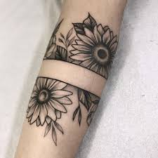 Tatuagens são nada mais nada menos do que uma declaração de estilo hoje em dia, que reflete a atitude e o senso de moda do portador. 28 Braceletes De Tatuagens Tatuagem Feminina Braco Tatuagem Girasol Tatuagem Antebraco Feminina