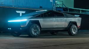 With the angularity of a paper airplane, zero rounded surfaces and a sharply peaked roof, the cybertruck looks like no truck you've ever seen. The Tesla Cybertruck Squats Like A Rally Truck First Ride