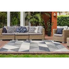 Nicht nur im haus, sondern auch auf dem balkon oder der terrasse sind teppiche ein echter geheimtipp. Outdoor Teppich Balkon Terrasse Dreieck Geomet Scandi Creme Blau Grau 80cm X 150cm