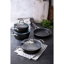 — golden pink, blue pearl ve gri renk seçenekleri mutfağınıza neşe ve renk katacak 7 parça premium granit set, 4 kat granit görünümlü kaplaması ile yanmaz yapışmaz özelliğine sahiptir. Emsan Grid Mat Siyah Granit 7 Parca Tencere Seti Emsan