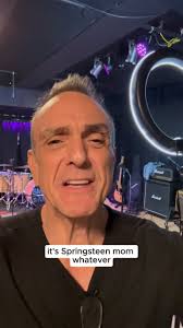 IT’S SPRINGSTEEN, MOM! Lunch break with the band 🌯