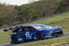 Stock Car: Felipe Baptista faz a pole em Curvelo, à frente de Di Mauro e Fraga