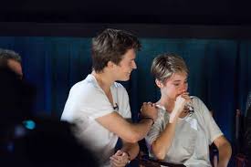 Shailene Woodley Cries While Watching The Premiere Of The Fault In Our Stars The Fault In Our Stars Shailene Woodley Stars