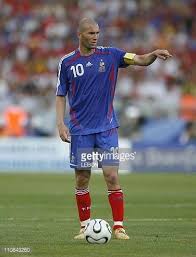 Зидан зинедин / zinedine zidane. Zinedine Zidane 2006 Gold Adidas Predator Absolute Zinedine Zidane Football Gif Gold Adidas