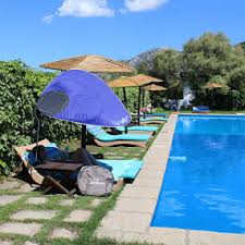 If the sun goes in, the 3 x 3 m parasol can be closed using the crank winding mechanism (and then quickly opened again when it suddenly decides to reappear!). Leaf For Life The Parasol Reinvented