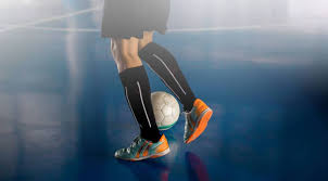 Ia akan terasa cukup ketat dan meletakkan banyak tekanan pada jari. Panduan Pilih Kasut Futsal Sesuai Ikut Jenis Bentuk Kaki Maskulin
