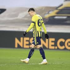 Diese statistik zeigt in der übersicht die vereinsdaten zu dem vereinsvergleich zwischen fenerbahçe sk und galatasaray sk. Arsenal Fans Won T Believe What Mesut Ozil Did During Fenerbahce S Latest Appearance Football London