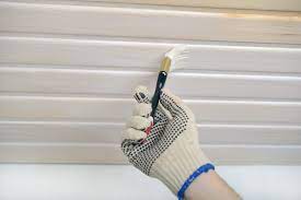 A la recherche d'un peintre pour peindre un plafond de cuisine en lambris en blanc voir photo prevoir protection de la piece echafaudage fourni. Comment Peindre Du Lambris Pour Le Moderniser