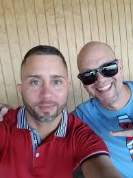 Muy buenos días mi gente, VAMO ARRIBA! Los esperamos a las 9:25@m..en otra  edición más de SIN GRINGOLAS OFICIAL por Facebook, hoy regalando un cuadro  de $30.00 y (2) de $12.30..ESTE SERVIDOR