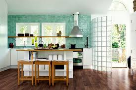 Diseñamos cocinas adaptándonos al espacio disponible consiguiendo una integración perfecta y tarimas. Tarimas Para Cocinas