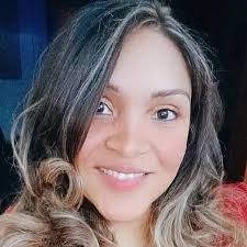 Salve, Rainha, Mãe de misericórdia, vida, doçura e esperança nossa, salve!  A vós bradamos, os degredados filhos de Eva; a vós suspiramos, gemendo e  chorando neste vale de lágrimas. Eia, pois advogada