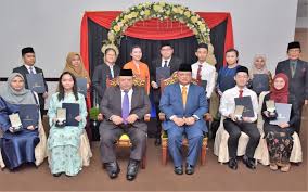 Ep24 hari anugerah cemerlang 2018. Bernama Empat Pelajar Terima Anugerah Cemerlang Yayasan Tuanku Syed Putra