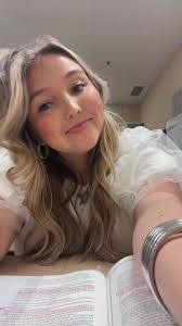 Hannah Sheppard's Instagram, Twitter & Facebook