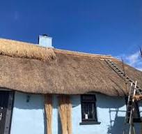 Ridge renewal on thatched home using water reed. : r/Roofing