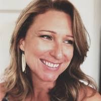 Lesley Williamson's Instagram, Twitter & Facebook