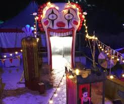 Romania e acum la un pas de scenariul 4, fiind la doar cateva zeci de cazuri distanta de pragul de 2.000 de imbolnaviri. Romanii Au VÄƒzut LuminiÅ£a De La CapÄƒtul Tunelului Groazei