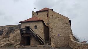 Cetatea rupea se află la 65 km de brașov și 53 km de sighișoara pe drumul ce leagă cele două orașe. Cetatea Rupea Metamorfoza Din Ruine La Obiectiv Turistic Major