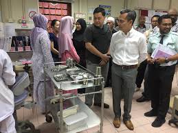 Klinik kesehatan universitas padjadjaran memiliki layanan poli umum, poli gigi & mulut, poli spesialis (mata, tht, penyakit dalam, kulit dan kelamin, obgyn, orthopedi, gizi klinik dan kesehatan jiwa), kesehatan ibu dan anak (kia), laboratorium klinik, apotek, layanan tim medis. Fahmi Fadzil Istandwithpalestine On Twitter Saya Lawat Klinik Kesihatan Petaling Bahagia Pagi Tadi 400 Pesakit Sehari Beberapa Fasiliti Sedang Ditambahbaik Termasuk Mesen X Ray Program Kesihatan Sedang Dirangka Dgn Panel Penasihat