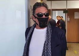 He founded the software company mcafee associates in 1987 and ran it until 1994, when he resigned from the company. John Mcafee A Ete Arrete Pour Avoir Porte Un String Comme Masque Facial En Allemagne Aube Digitale