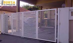 Plat galvalum adalah baja lapis yang mengandung logam campuran antara aluminium dan zinc dengan karakteristik yang dimilikinya, plat galvalum sangat sesuai untuk digunakan terhadap aplikasi outdoor sebagai bahan atap talang pagar dan kebutuhan lainnya termasuk bangunan besar atau rumah tinggal. 12 Model Pagar Dari Baja Ringan Desain Terbaru 2021