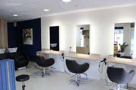 Decouvrez L Avant Apres De Ce Salon De Coiffure Reagencer Par Creativ Mobilier Colorclub Maze Angers Salon De Coiffure Mobilier De Salon Amenagement Salon
