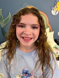 Kerri Morton's Instagram, Twitter & Facebook