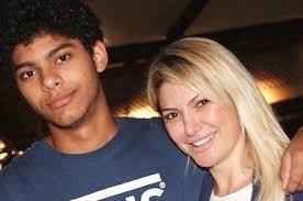 Conhecida do grande público por seu papel na novela malhação e seu casamento com o diretor marcos paulo. Apos Nascimento Do Segundo Filho Antonia Fontenelle Se Prepara Para Ser Avo Entretenimento R7 Famosos E Tv
