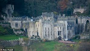 As former boxer chris eubank had to reportedly pay an emergency trip to the dentist. I M A Celebrity Workforce Descend To Reinforce Gwrych Castle After Stormy Weather Duk News