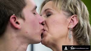 Gorgeous Granny Glams Up For Oral Creampie - XNXX.COM